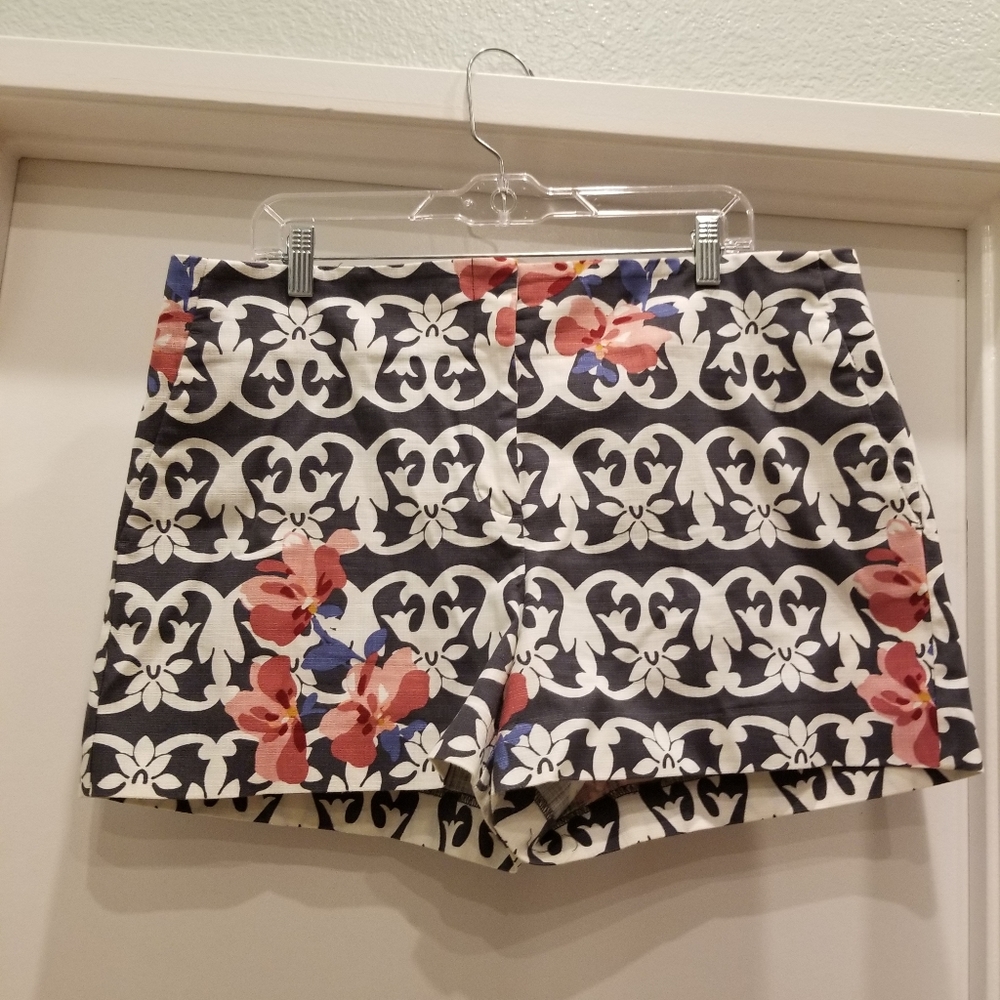 Loft Riviera Shorts Beautiful Pattern